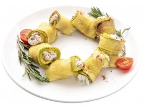 Рулетики из кабачка с сырным муссом