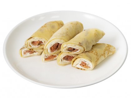 Рулетики блинные с форелью и творожным сыром