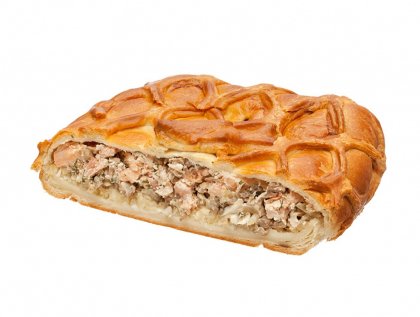 Пирог из слоеного теста с начинкой из красной рыбы