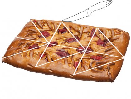 Сдобный пирог с клубникой