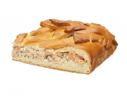 Сдобный пирог с красной рыбой