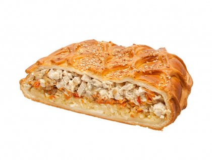 Пирог из слоеного теста с индейкой и овощами