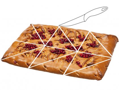 Сдобный пирог с брусникой и яблоком