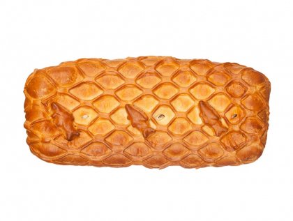 Пирог из слоеного теста с начинкой из красной рыбы