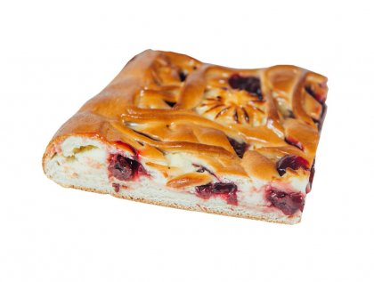 Сдобный пирог с творогом и вишней